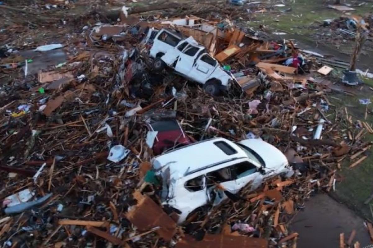 Paso de tornados deja 23 muertos en Misisipi